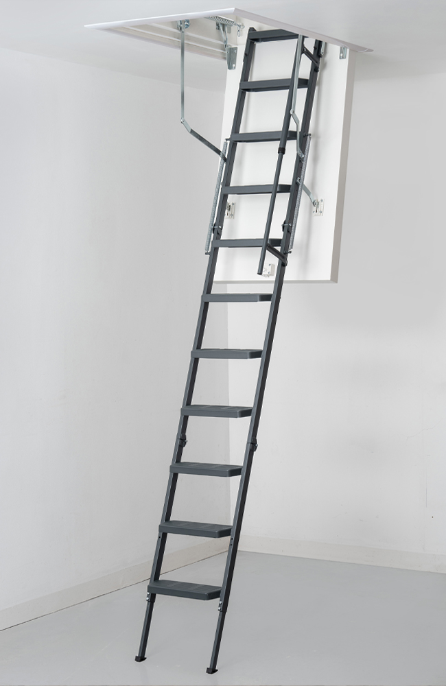 Escamotable en métal noir sur mesure.